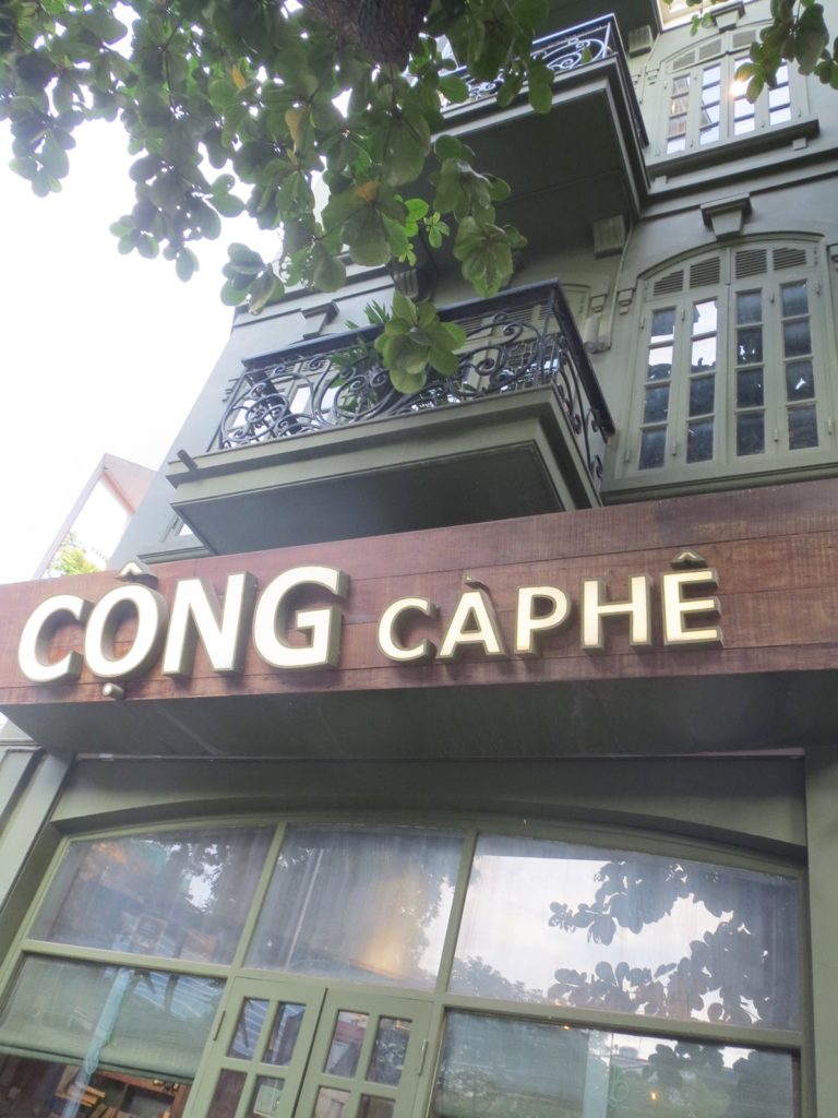 ハノイ大教会前のコンカフェ
