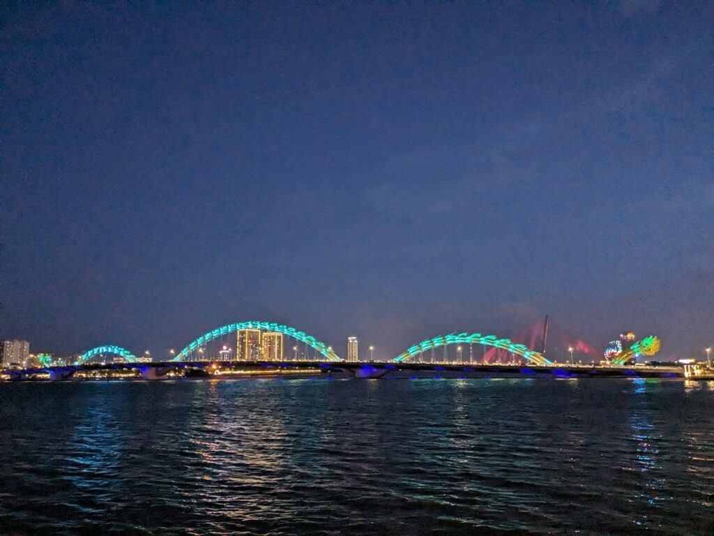 ダナン　ドラゴン橋