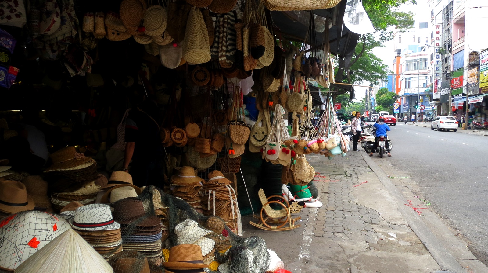 ハン市場の楽しみ方 周辺の両替所からおすすめショップも紹介 ベトナム ダナン そらいろトラベル