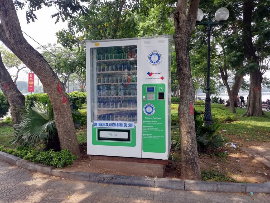 自動販売機　ベトナム