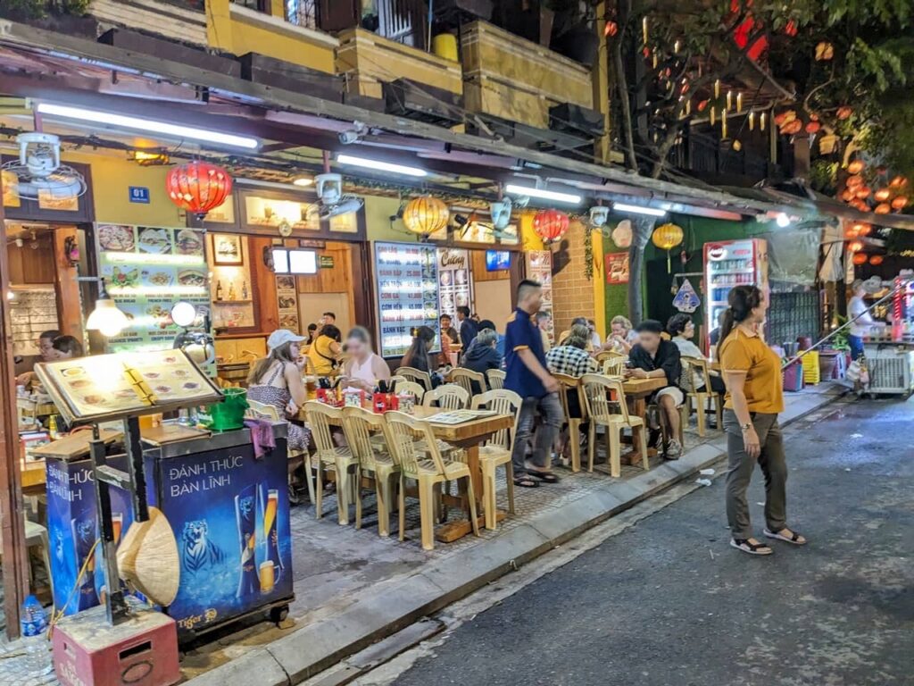 ホイアン旧市街　『Quán ăn Cường』