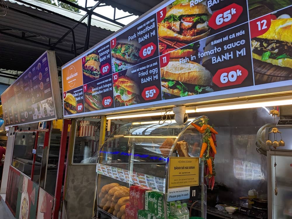 「ben nghe street food market」のバインミー、おおむね6万ドン。