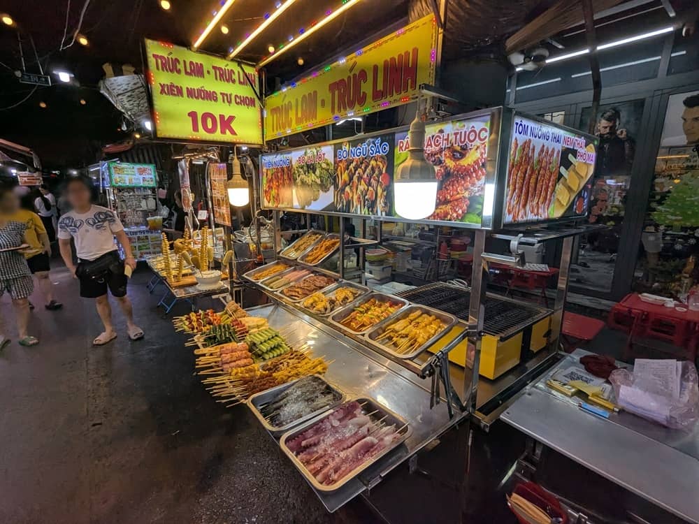 ホーチミン「ホーティーキーフードストリート」のバーベキュー屋台の外観