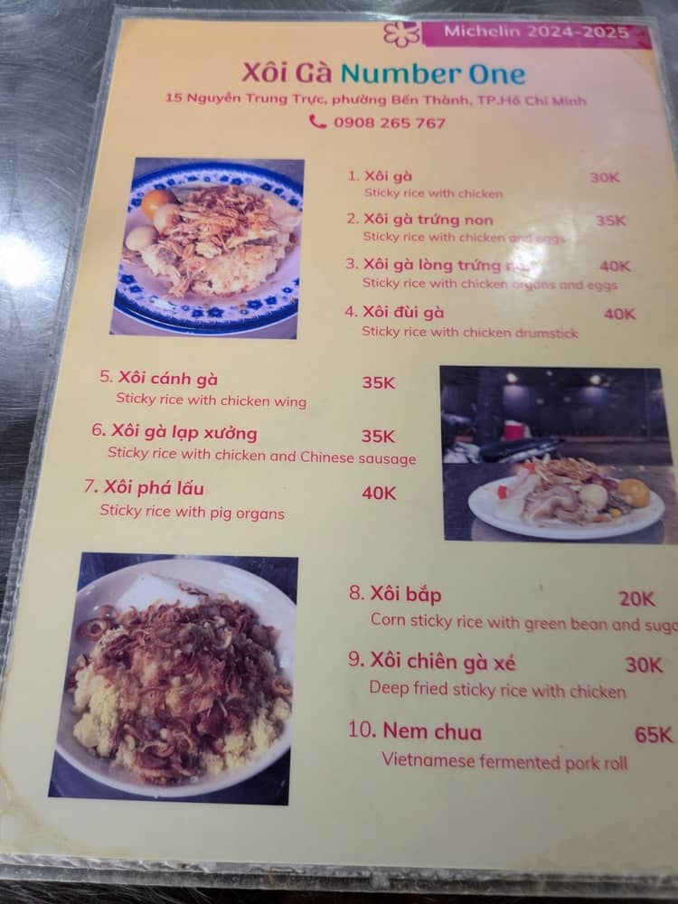 ミシュラン2024-2025に掲載されたソイガーナンバーワンのメニュー表。看板メニューの鶏おこわ(Xôi gà)が30,000ドン(約180円)からの価格設定。