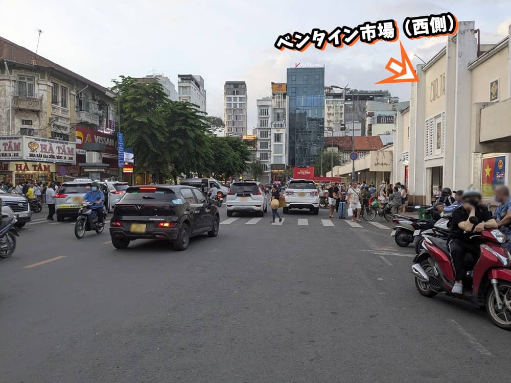 ベンタイン市場(西側)入口の様子