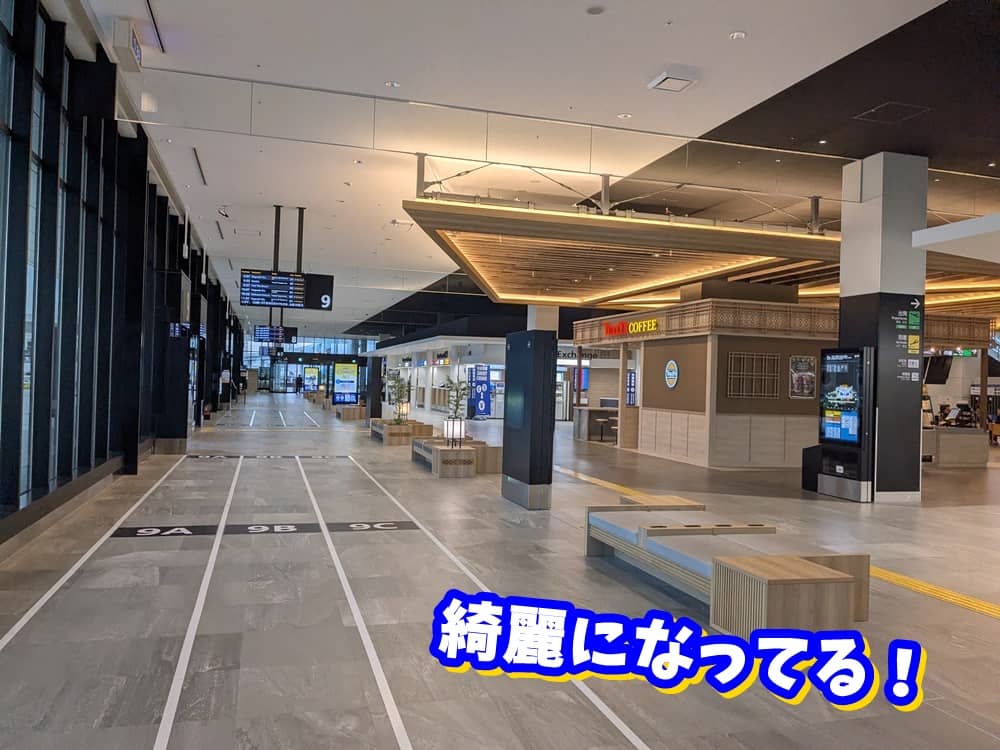 福岡空港、改装後の国際線1階ロビー。