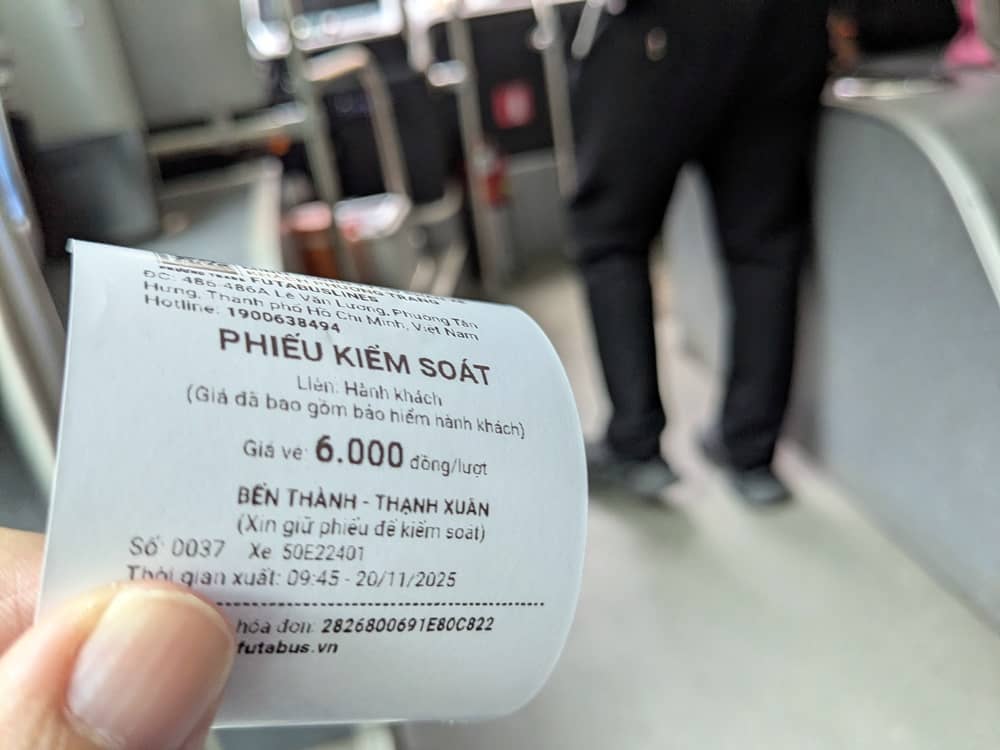 03番バスの支払いレシート。6000ドンと記載されている。