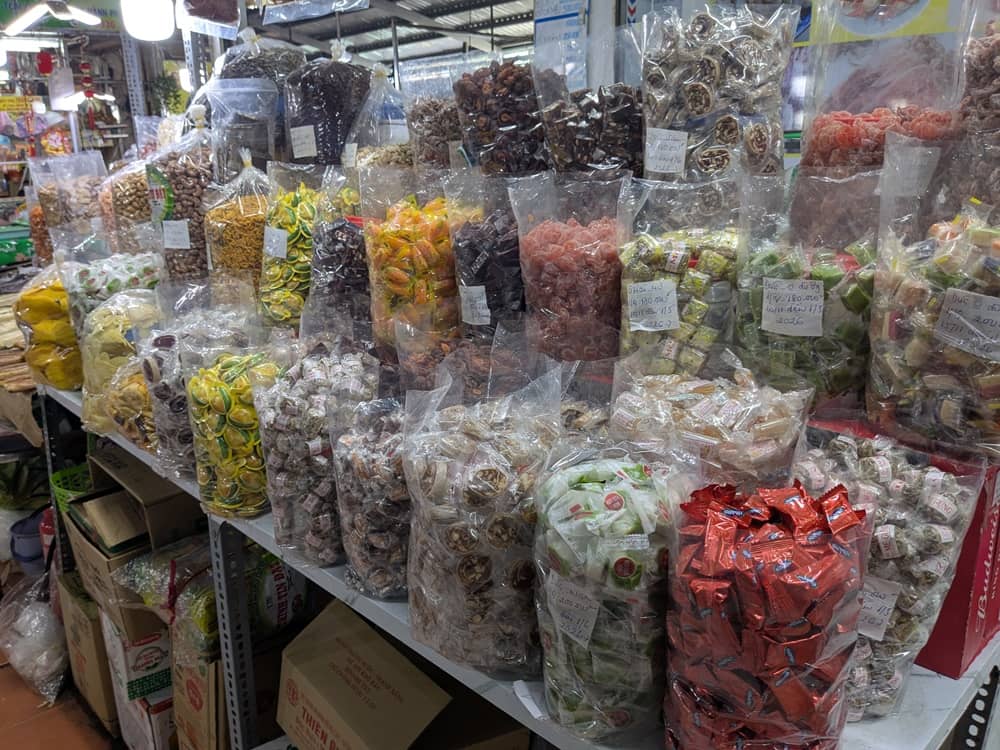 バラのグラム売りされているアメやキャラメルなどのお菓子