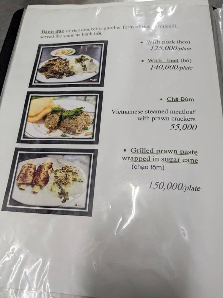 バインセオ46Aのメニュー。バインダップやチャドゥムなどの変わった料理が書かれている。