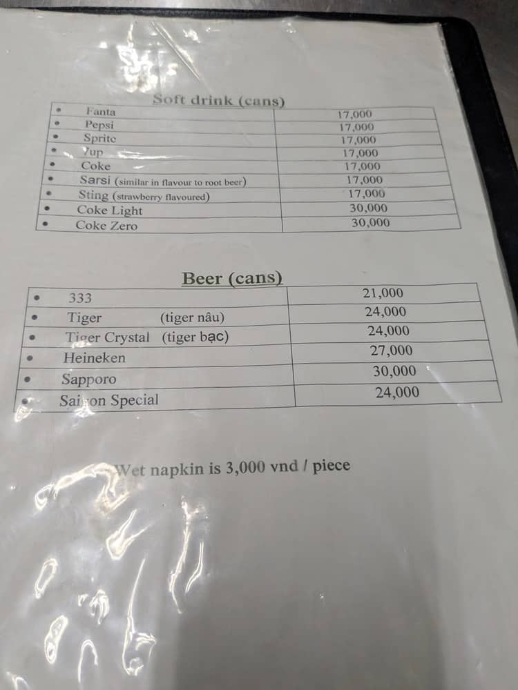 バインセオ46Aのメニュー。ドリンクの価格が書かれている。ソフトドリンクが概ね17kドン、333ビールが21kドンなど。